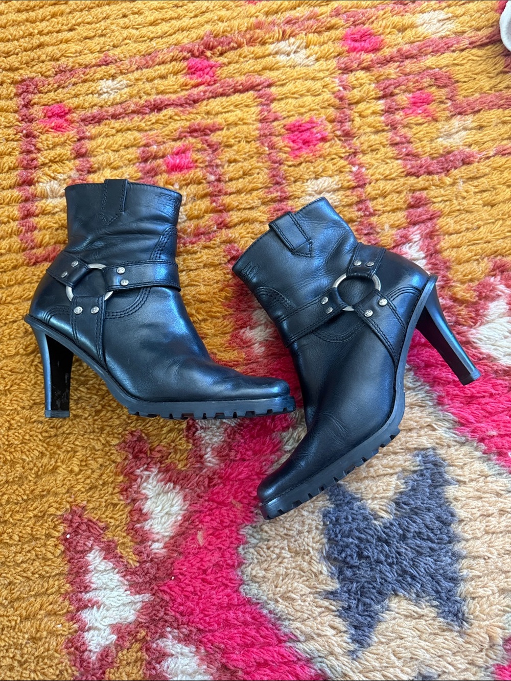 Vintage Harley Davidson heeled motorcycle boots
Women’s 6.5
